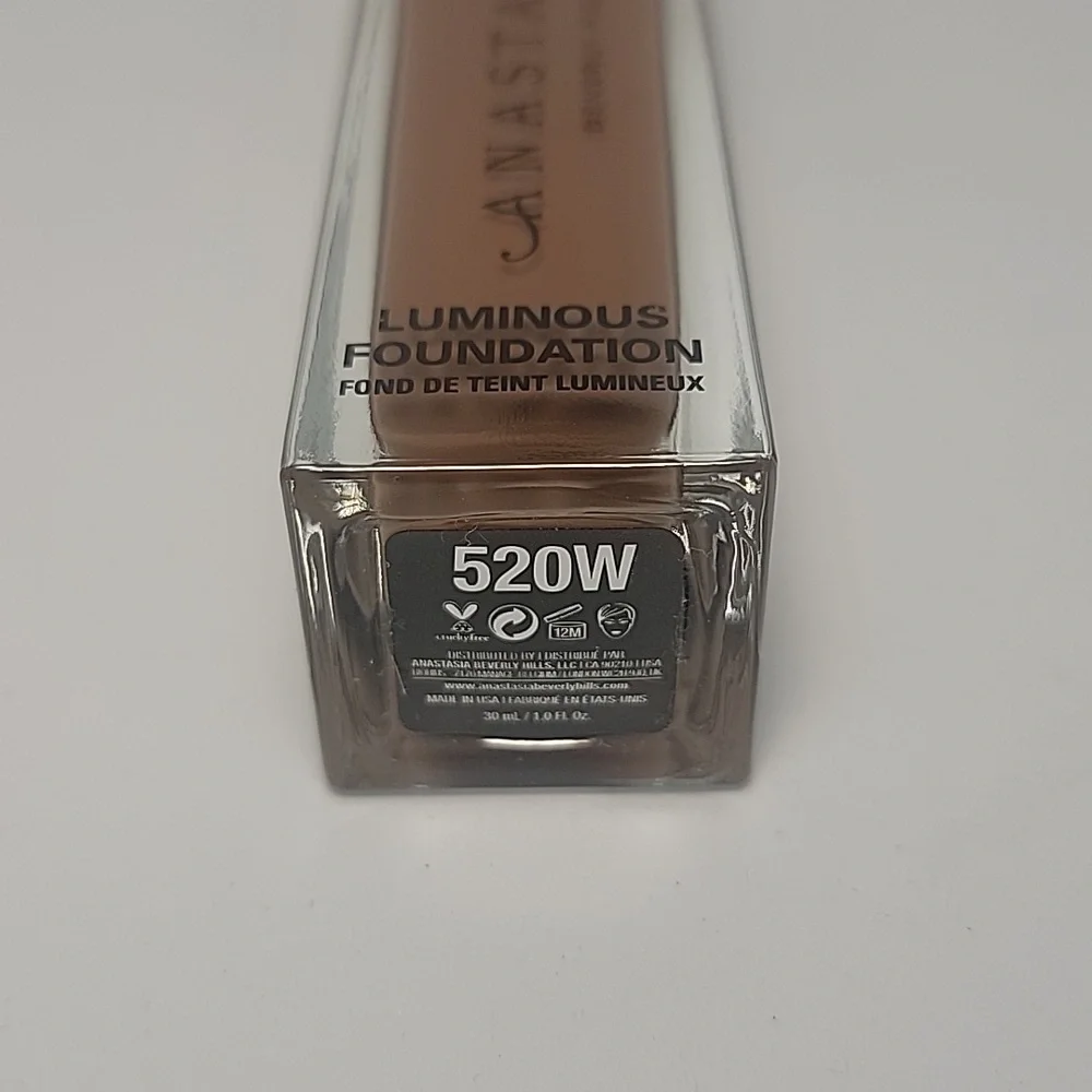 Anastasia Beverly Hills Foundation Makeup 520W